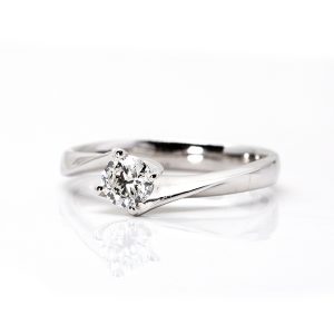 Twisted solitaire diamond Ring