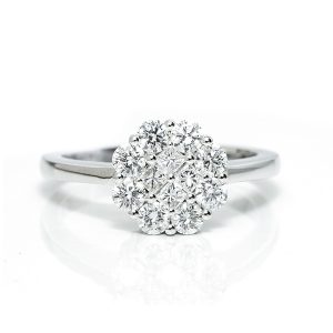 White gold engagement ring Dubai