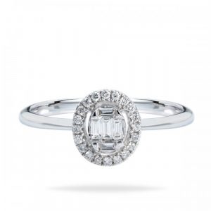 Elegant diamond engagement ring