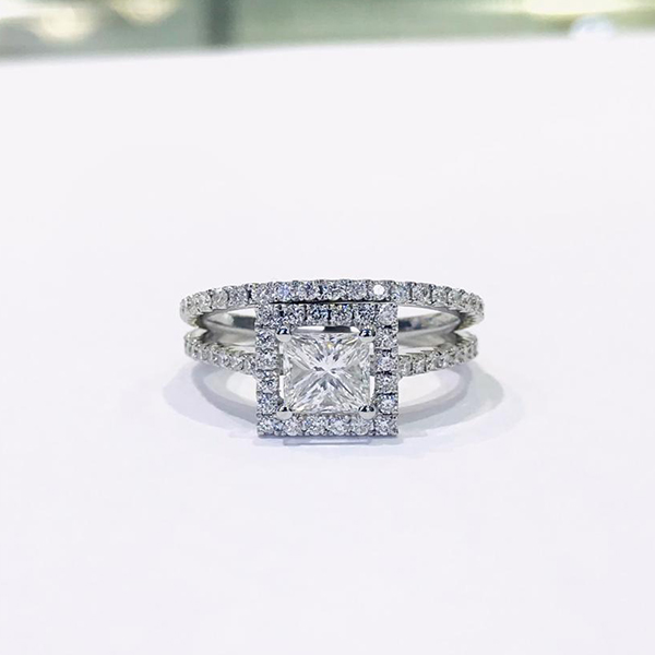 princess-cut-engagement-ring